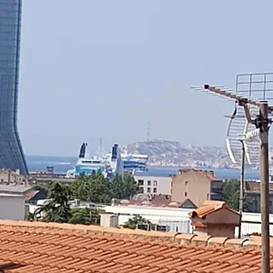 Appartement T3 Lumineux Dans Un Petit Immeuble,, Marseille